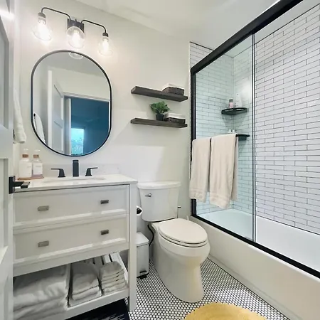 Restful Sanctuary Minutes From Downtown *