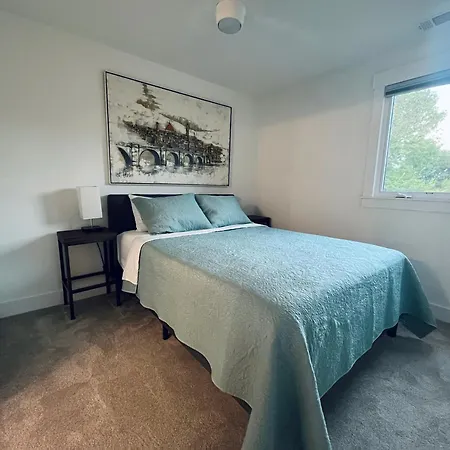 Restful Sanctuary Minutes From Downtown Holiday home *