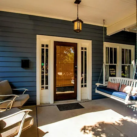 Bright In Hip East Walk To 5 Points - Only 2 Miles To Downtown Holiday home *