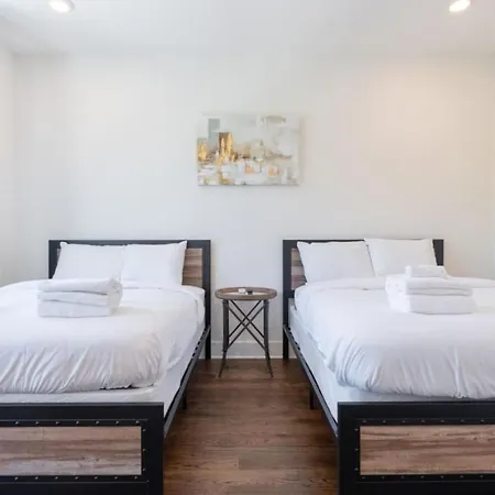 6 Bedroom Quiet Townhome! 6min To Airport & 15min To Downtown! Nashville