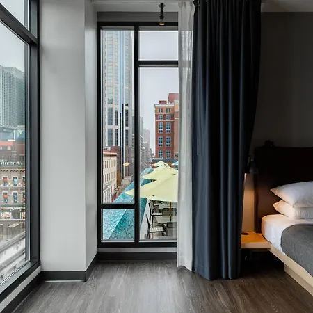 Hotel Moxy Downtown