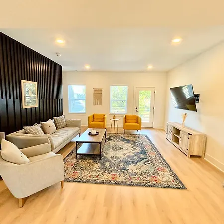 Holiday home 3br Game Sleeps 10 Near Opry & Broadway *