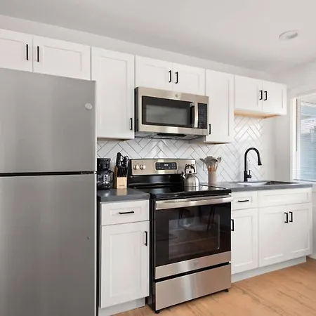 Apartment Vibes- Stay, Play, And Relax Unit 5b Apts
