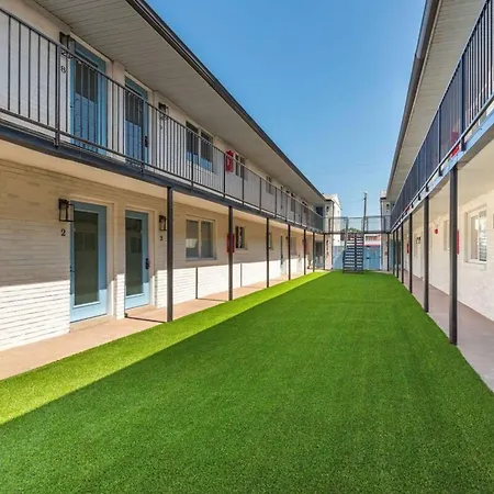 Apartment Nest- Contemporary Living Unit 2b Apts *