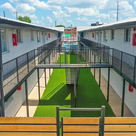 Nest- Contemporary Living Unit 2b Apts Apartment