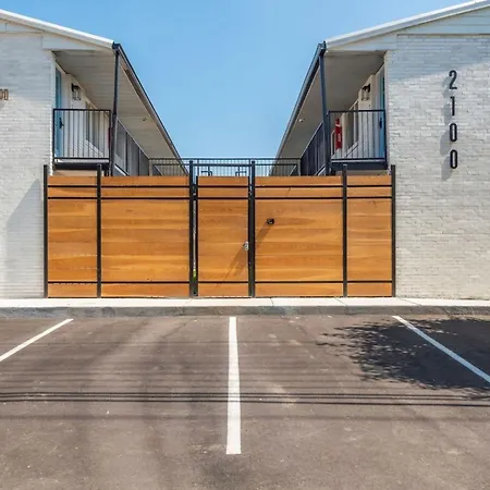 Apartment Living- A Stylish Escape Unit 6b Apts Nashville