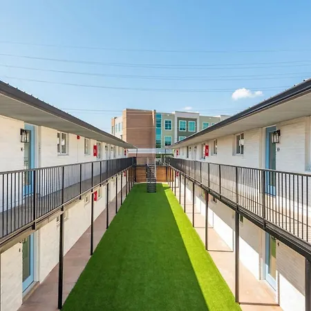 Living- A Stylish Escape Unit 6b Apts Nashville