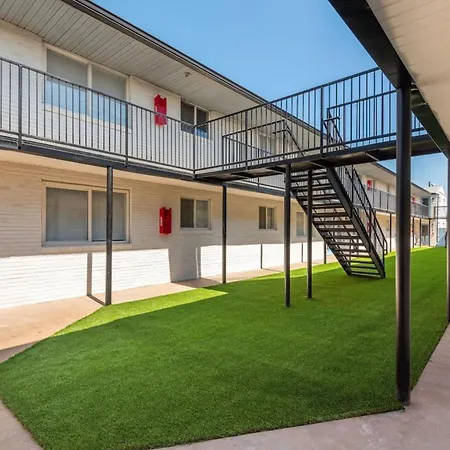 Living- A Stylish Escape Unit 6b Apts