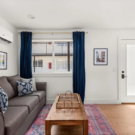 Living- A Stylish Escape Unit 6b Apts Apartment *