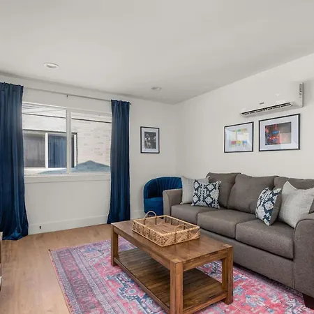 Cozy Retreat Minutes From Unit 9b Apts *