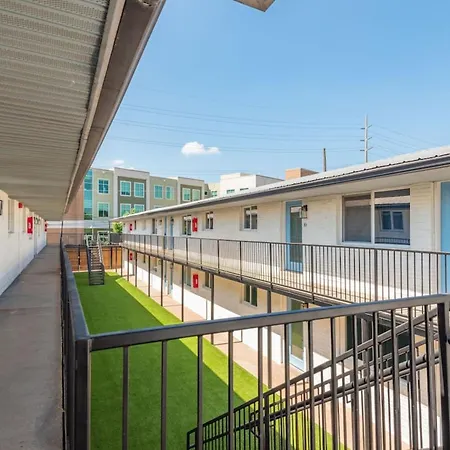 Hideaway- Close To Music And Fun Unit 1b Holiday home *