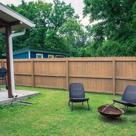 Holiday home Cozy Getaway Mins To Downtown, Broadway Airport *