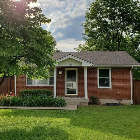 Cozy Getaway Mins To Downtown, Broadway Airport Holiday home Nashville