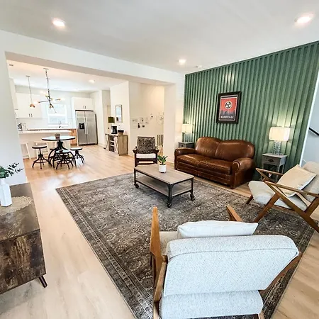 Holiday home 5 Min To Broadway Game Air Hockey Parking *