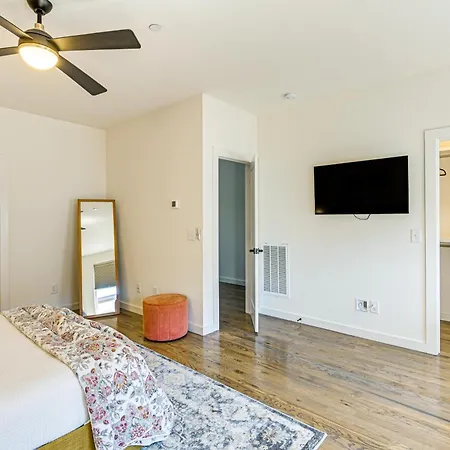 Townhome With Deck Close To Downtown! *