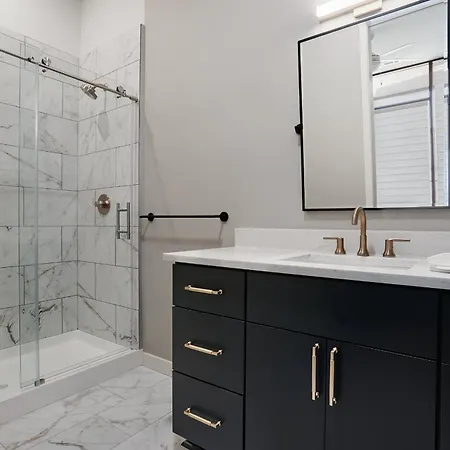 Holiday home Modern Music Row With King & Queen Bedrooms + Private Balcony Pool & Fitness Center Walk To Rca B & Local Dining Under 2 Miles To Broadway Garage Parking Elevator Access 24 Hr Hospitality Nashville