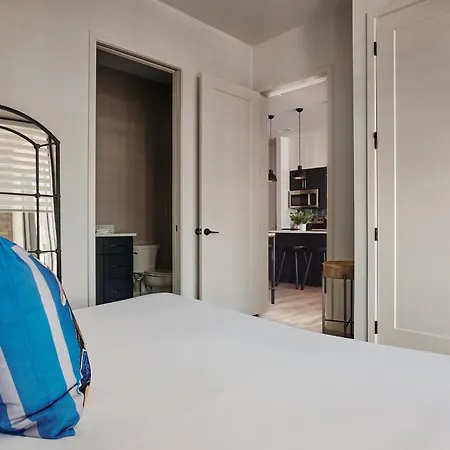 Modern Music Row With King & Queen Bedrooms + Private Balcony Pool & Fitness Center Walk To Rca B & Local Dining Under 2 Miles To Broadway Garage Parking Elevator Access 24 Hr Hospitality Nashville