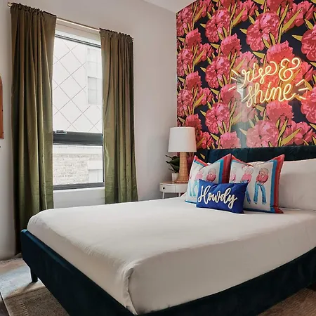 Holiday home Modern Music Row With King & Queen Bedrooms + Private Balcony Pool & Fitness Center Walk To Rca B & Local Dining Under 2 Miles To Broadway Garage Parking Elevator Access 24 Hr Hospitality *