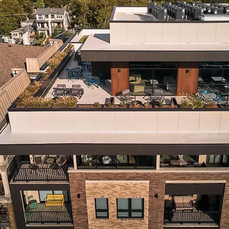 Modern Music Row With King & Queen Bedrooms + Private Balcony Pool & Fitness Center Walk To Rca B & Local Dining Under 2 Miles To Broadway Garage Parking Elevator Access 24 Hr Hospitality Holiday home *