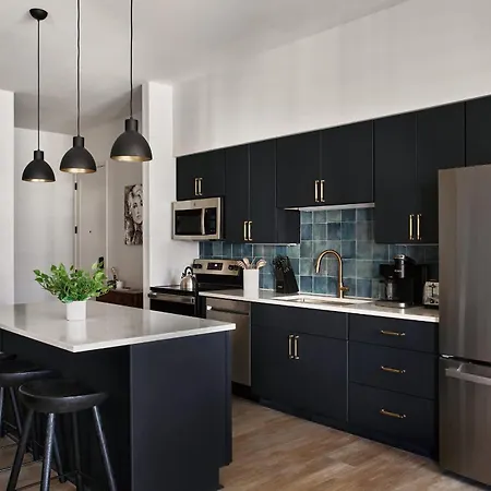 Modern Music Row With King & Queen Bedrooms + Private Balcony Pool & Fitness Center Walk To Rca B & Local Dining Under 2 Miles To Broadway Garage Parking Elevator Access 24 Hr Hospitality Holiday home *
