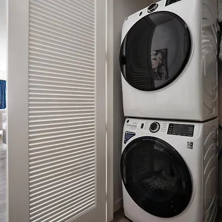 Holiday home Modern Music Row With King & Queen Bedrooms + Private Balcony Pool & Fitness Center Walk To Rca B & Local Dining Under 2 Miles To Broadway Garage Parking Elevator Access 24 Hr Hospitality