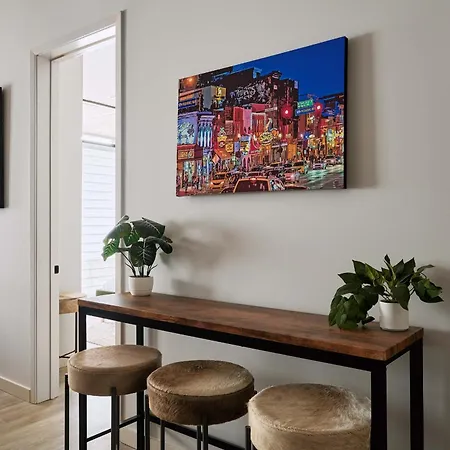 Modern Music Row With King & Queen Bedrooms + Private Balcony Pool & Fitness Center Walk To Rca B & Local Dining Under 2 Miles To Broadway Garage Parking Elevator Access 24 Hr Hospitality *
