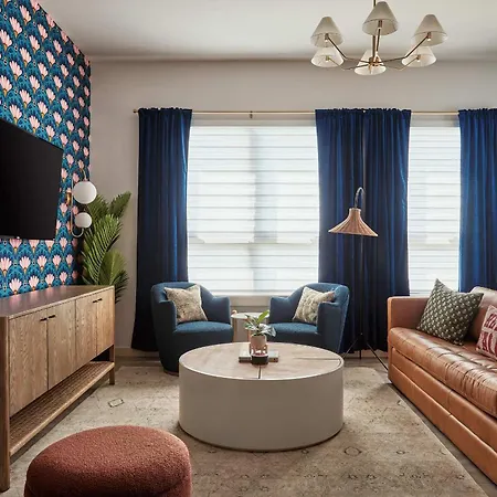 Modern Music Row With King & Queen Bedrooms + Private Balcony Pool & Fitness Center Walk To Rca B & Local Dining Under 2 Miles To Broadway Garage Parking Elevator Access 24 Hr Hospitality Nashville