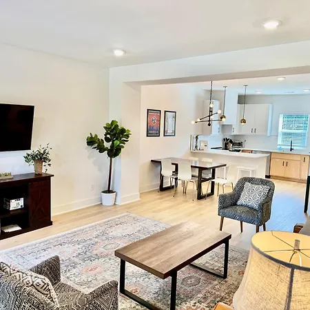 Two Rivers House Near Opryland, Sleeps 10 Game Holiday home Nashville