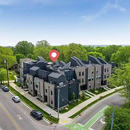 Holiday home 10 Min Drive Downtown, Roof Deck, Pet Friendly