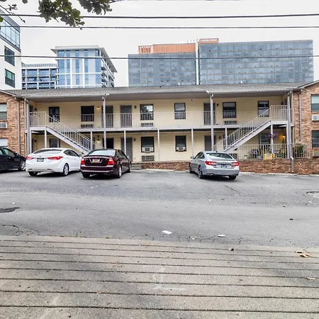 Downtown 1br With Full Kitchen, Pet-friendly *