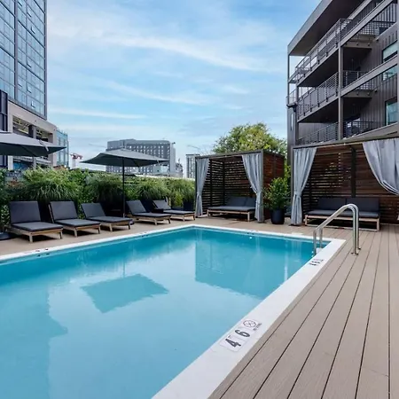 Luxury Penthouse With 2 Floors Pool Patio Gym Walk To Broadway Apartment