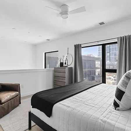 Luxury Penthouse With 2 Floors Pool Patio Gym Walk To Broadway *