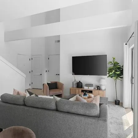Apartment Luxury Penthouse With 2 Floors Pool Patio Gym Walk To Broadway Nashville