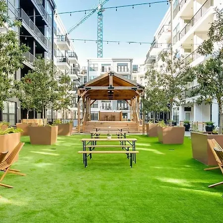 A Touch Of Bleu - 1 Bdr Condo, Free Parking Apartment *