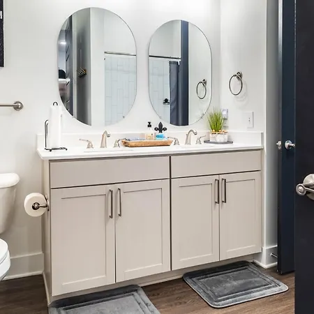 A Touch Of Bleu - 1 Bdr Condo, Free Parking Apartment