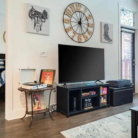 A Touch Of Bleu - 1 Bdr Condo, Free Parking