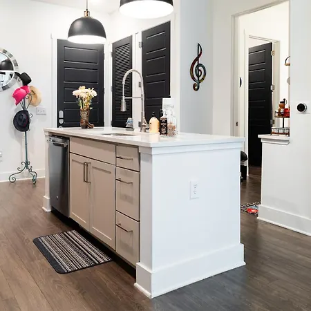 A Touch Of Bleu - 1 Bdr Condo, Free Parking