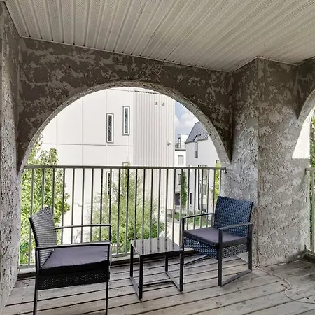Prime Location With Balcony Near Broadway And Golf