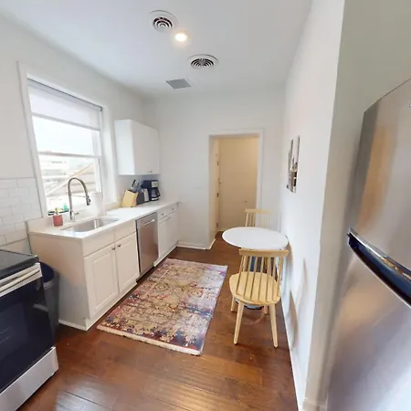 West End Getaway Apartment