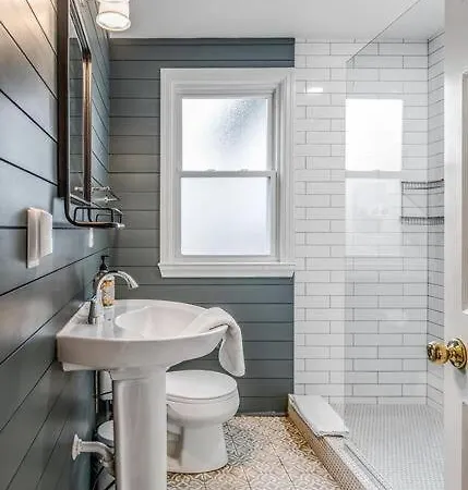 Charming Spacious - 10 Mins To Downtown! *