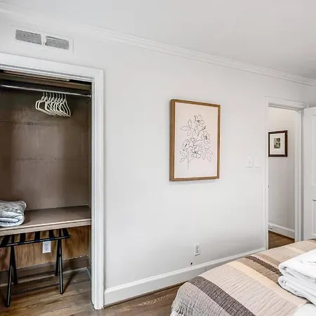 Charming Spacious - 10 Mins To Downtown!