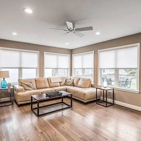 Charming Spacious - 10 Mins To Downtown!