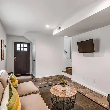 Charming Spacious - 10 Mins To Downtown! Holiday home Nashville