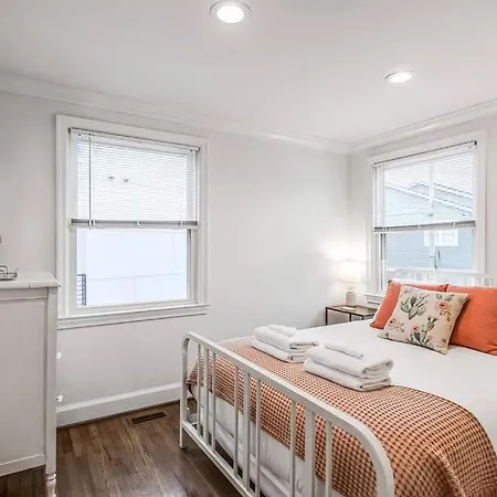 Holiday home Charming Spacious - 10 Mins To Downtown! Nashville