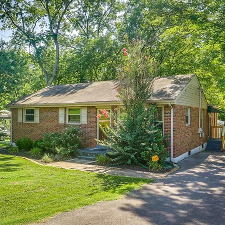 Holiday home Getaway With Gazebo, 11 Mi To Downtown!