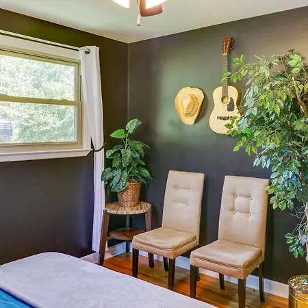 Holiday home Getaway With Gazebo, 11 Mi To Downtown! *