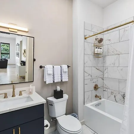 Upscale Music Row Corner Unit With Patio Rooftop With View And Gym Apartment *