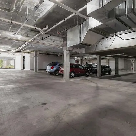 Upscale Music Row Corner Unit With Patio Rooftop With View And Gym Apartment Nashville