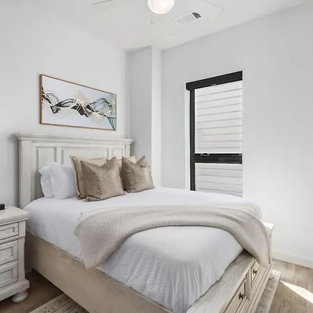 Apartment Upscale Music Row Corner Unit With Patio Rooftop With View And Gym Nashville