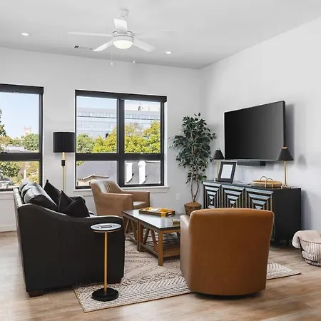 Upscale Music Row Corner Unit With Patio Rooftop With View And Gym Nashville